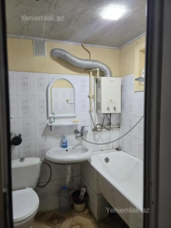 Satılır 2 otaqlı köhnə tikili 65 m²