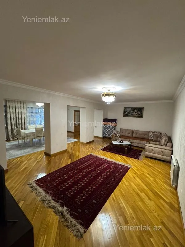 Satılır 6 otaqlı həyət evi 300 m²