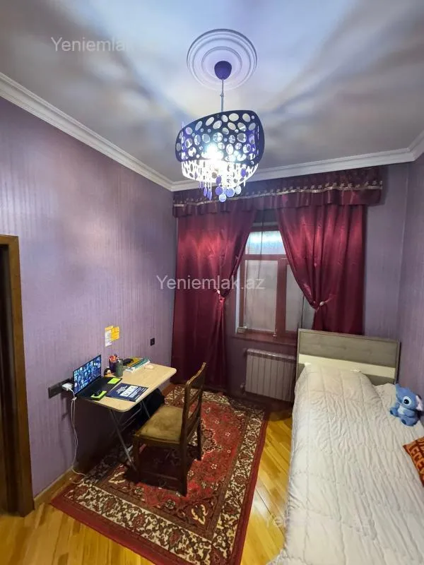 Satılır 6 otaqlı həyət evi 300 m²