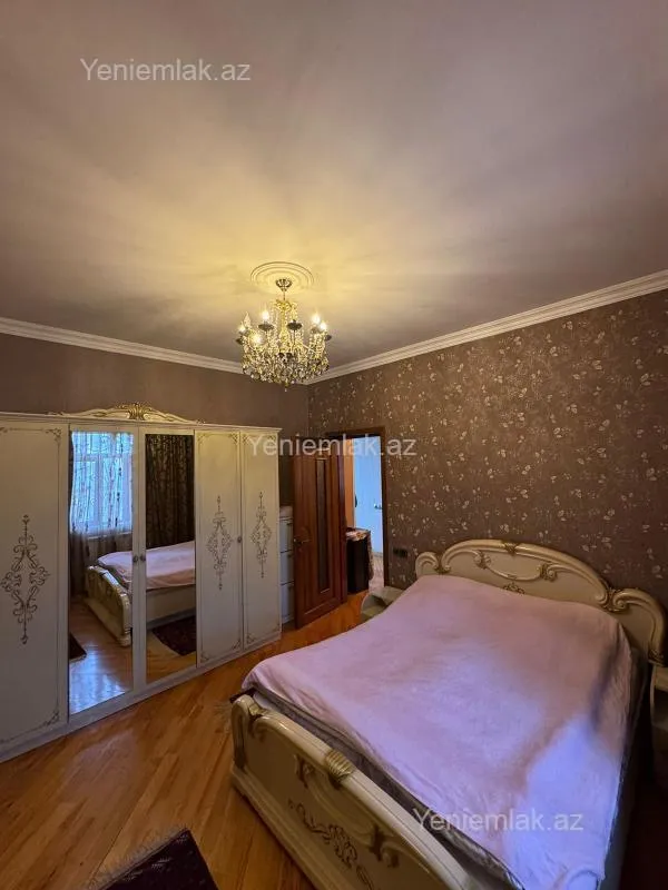 Satılır 6 otaqlı həyət evi 300 m²