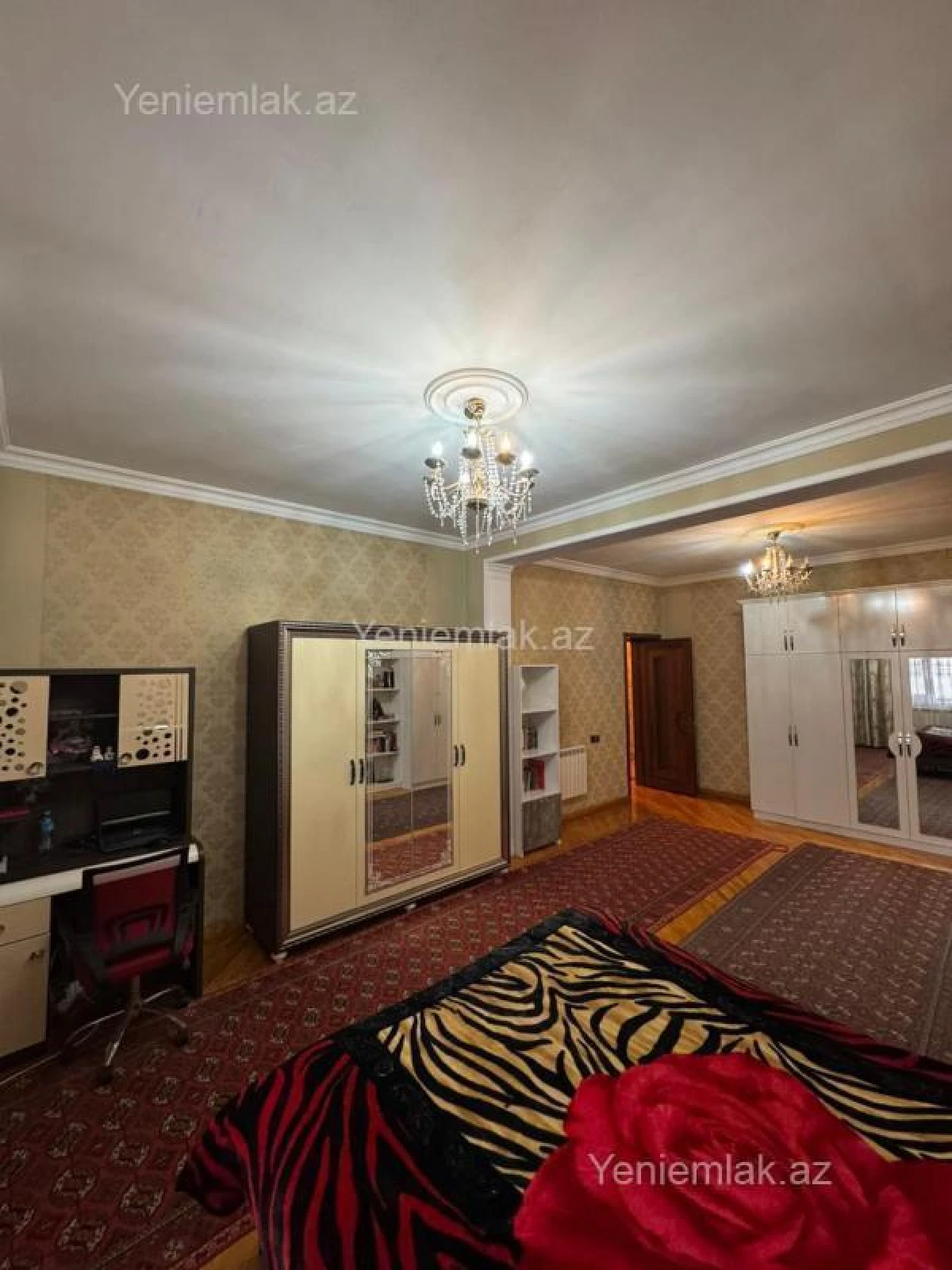 Satılır 6 otaqlı həyət evi 300 m²