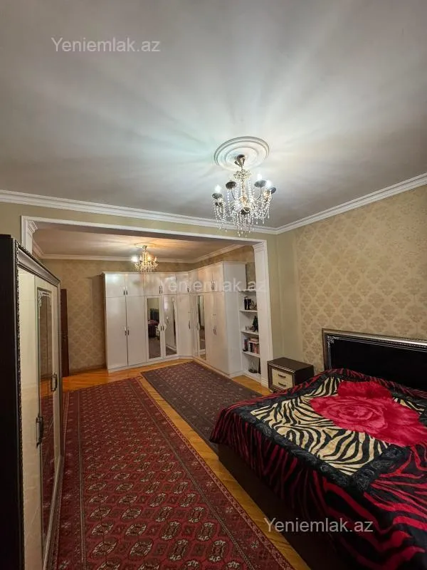 Satılır 6 otaqlı həyət evi 300 m²