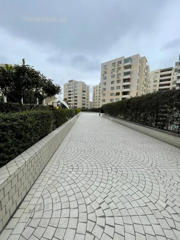 Satılır 3 otaqlı yeni tikili 185 m²