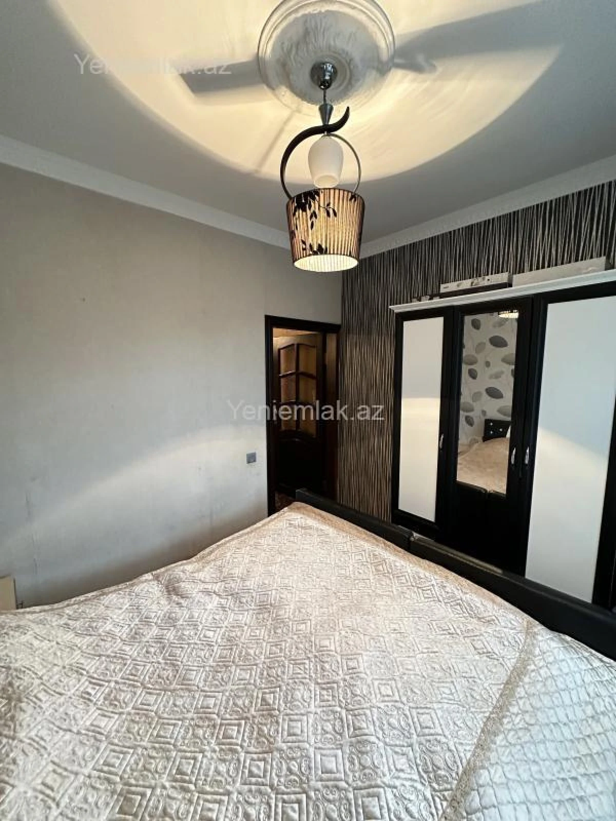Satılır 4 otaqlı köhnə tikili 90 m²