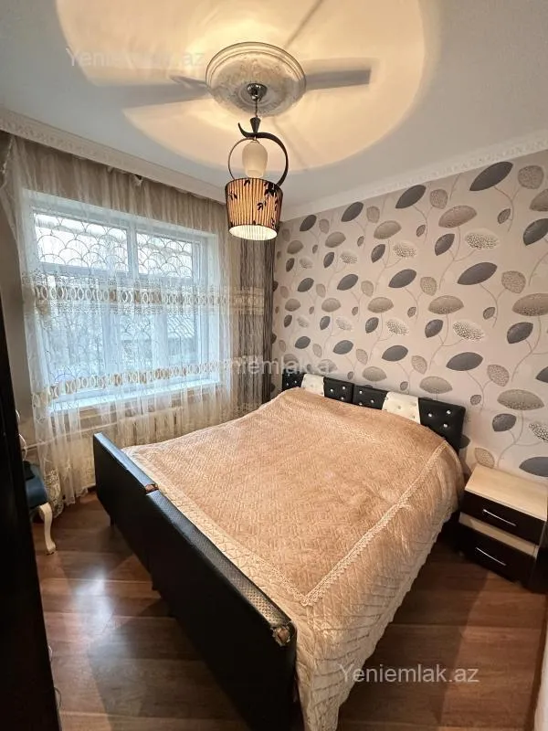Satılır 4 otaqlı köhnə tikili 90 m²
