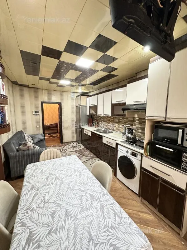 Satılır 4 otaqlı köhnə tikili 90 m²