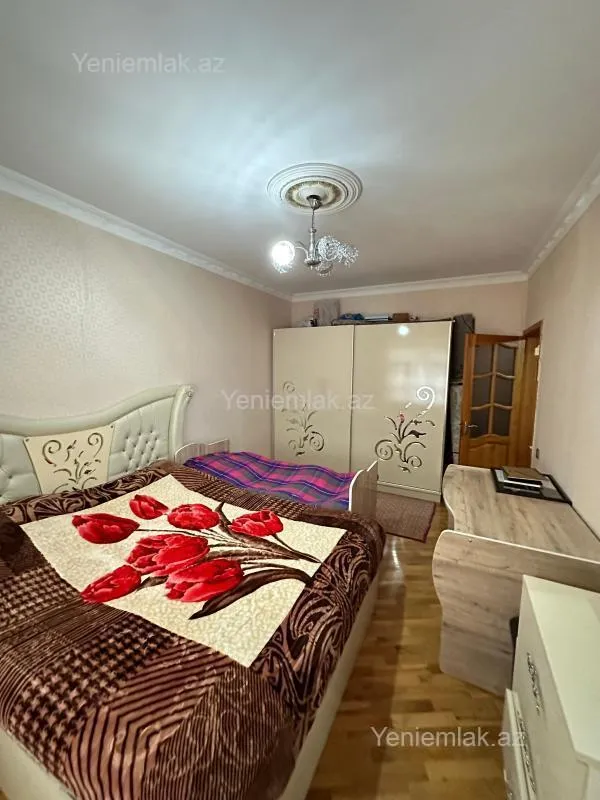 Satılır 4 otaqlı köhnə tikili 90 m²