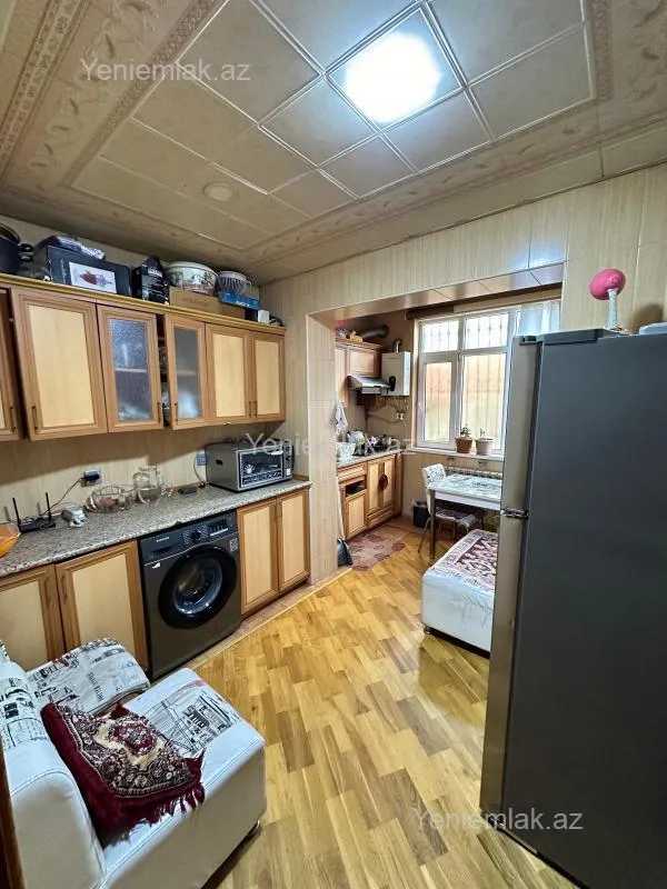 Satılır 4 otaqlı köhnə tikili 90 m²