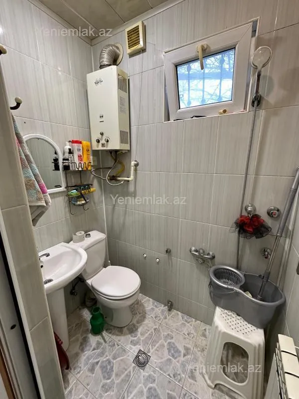 Satılır 4 otaqlı köhnə tikili 90 m²