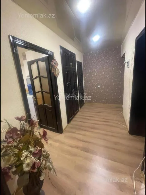 Satılır 4 otaqlı köhnə tikili 85 m²