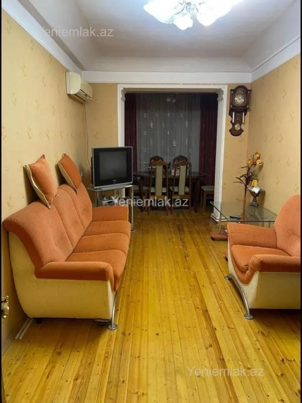 Satılır 4 otaqlı köhnə tikili 85 m²