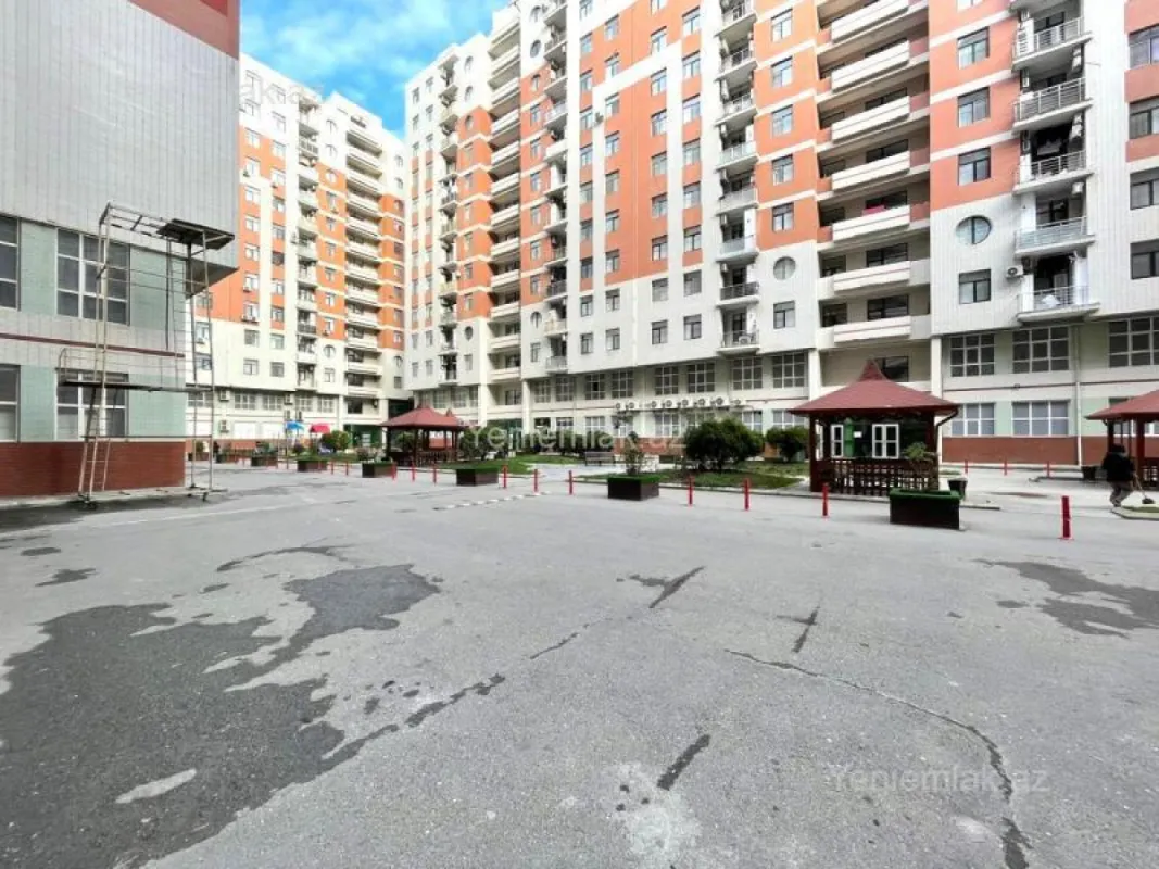Satılır 3 otaqlı yeni tikili 130 m²