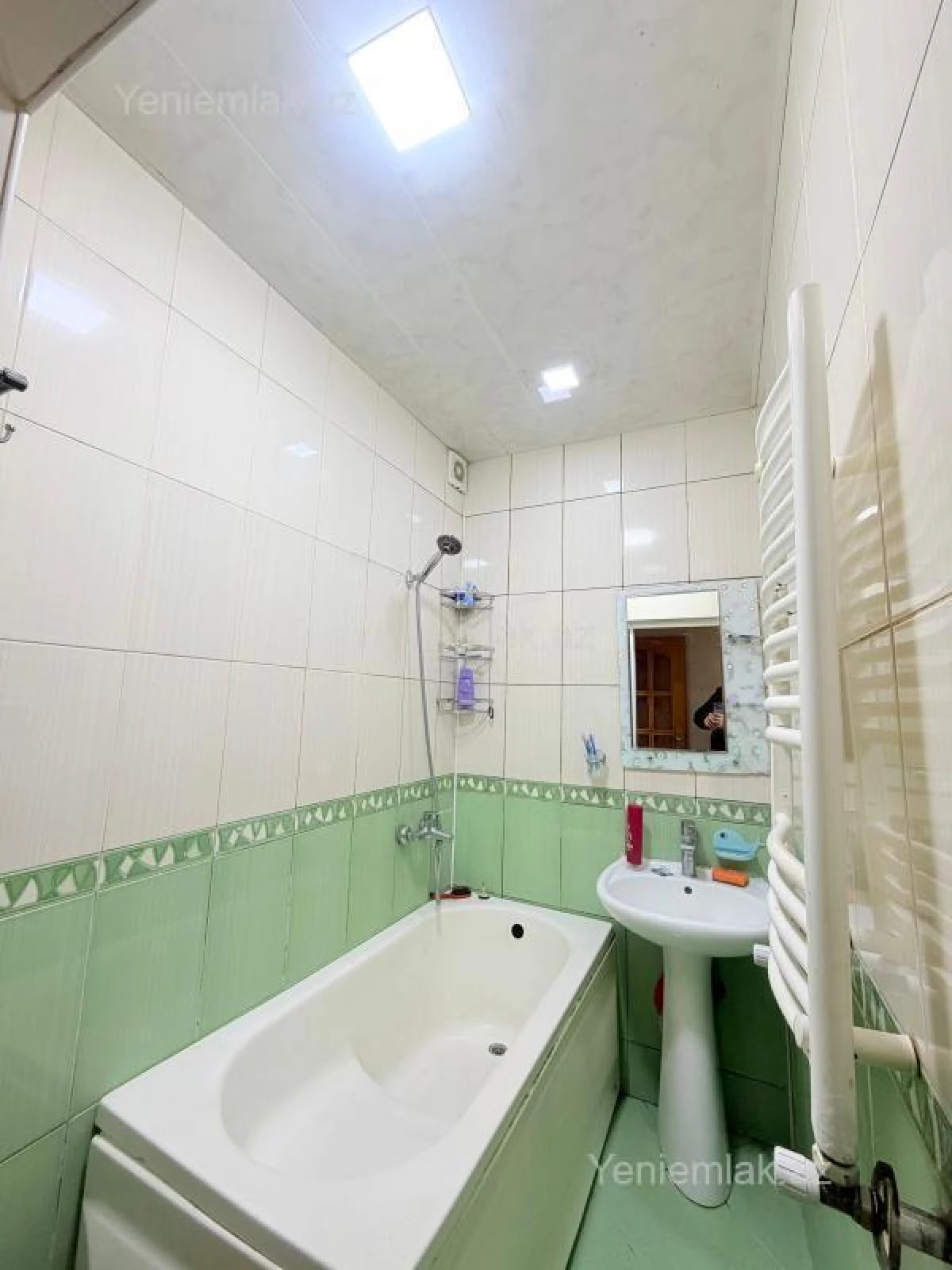 Satılır 3 otaqlı köhnə tikili 72 m²