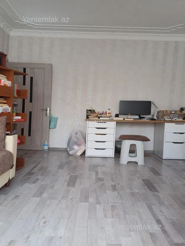 Satılır 3 otaqlı köhnə tikili 80 m²