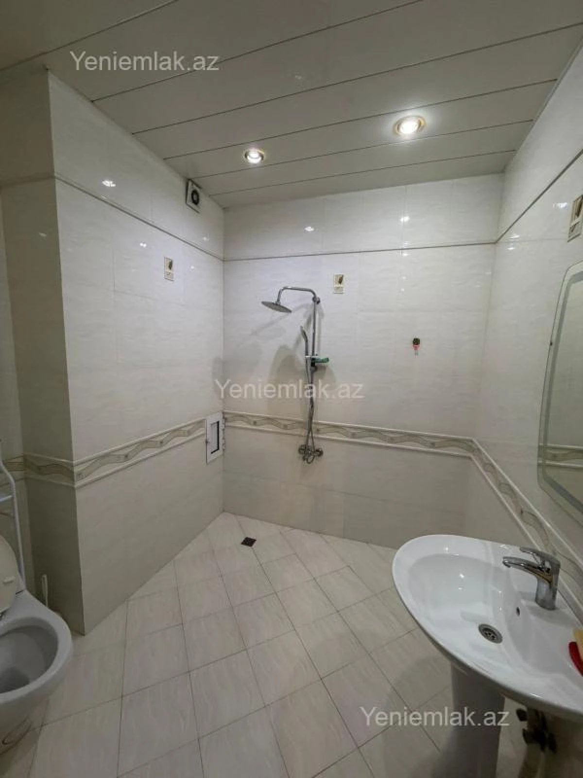 Satılır 3 otaqlı yeni tikili 175 m²