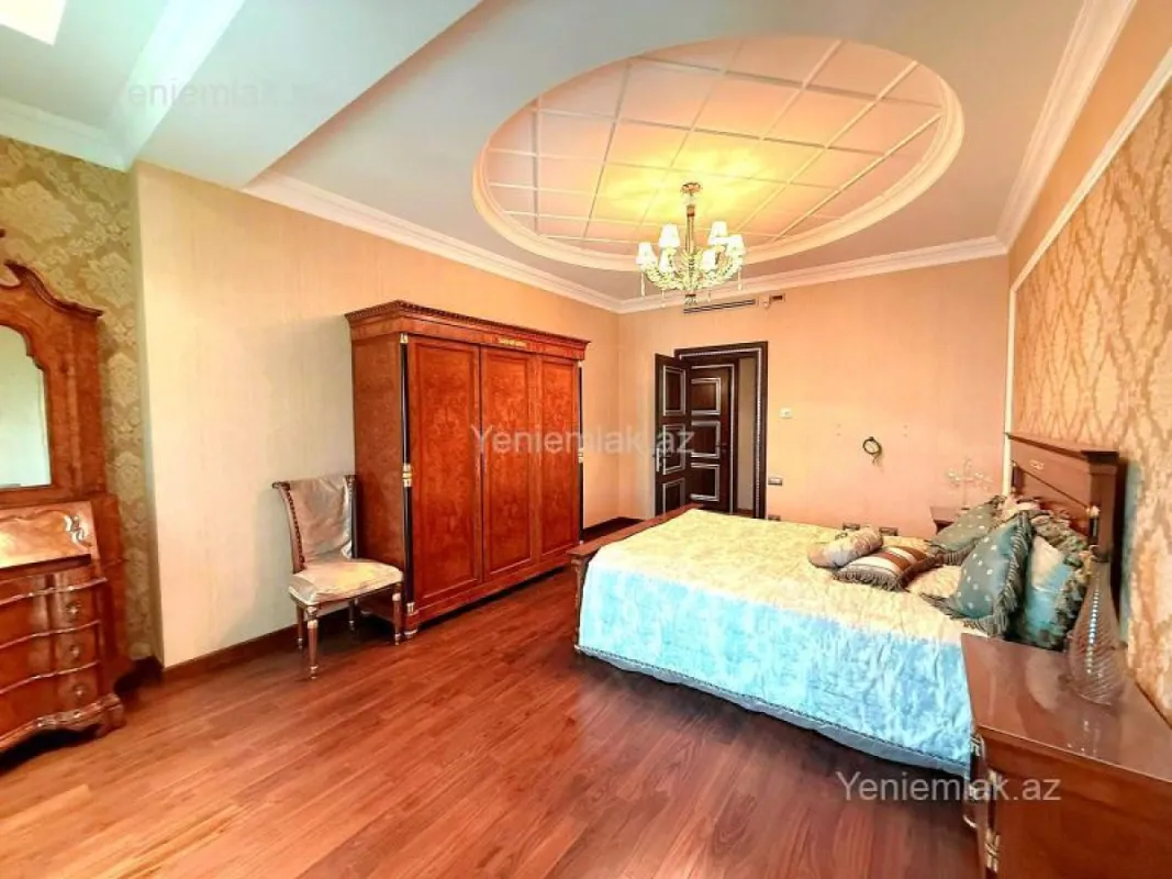 Satılır 4 otaqlı yeni tikili 220.5 m²