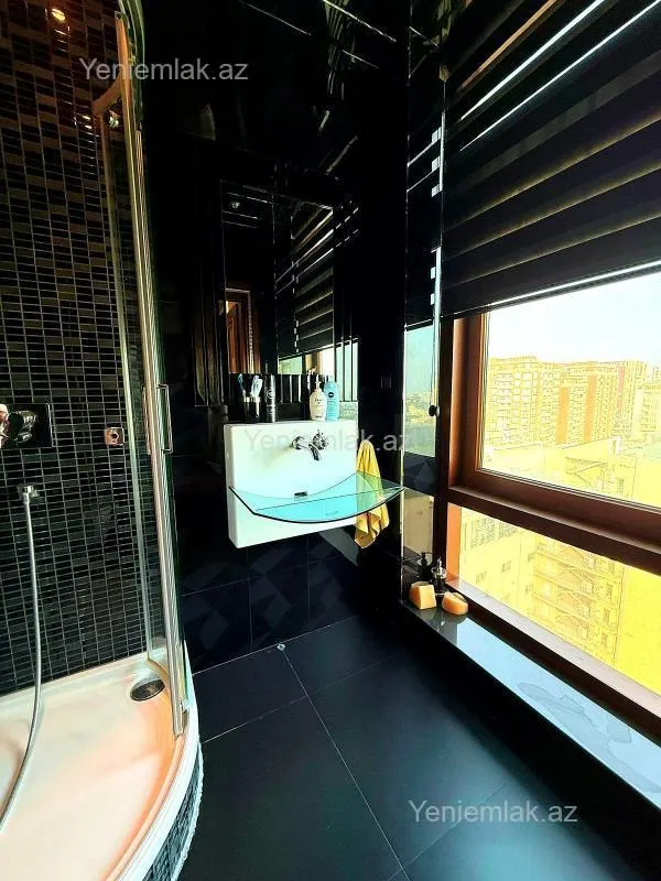 Satılır 4 otaqlı yeni tikili 220.5 m²