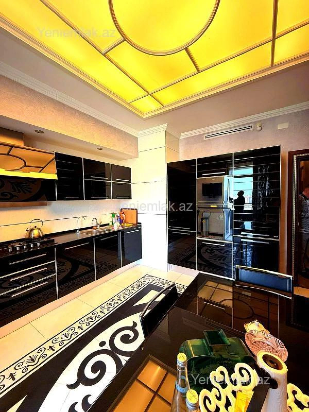 Satılır 4 otaqlı yeni tikili 220.5 m²