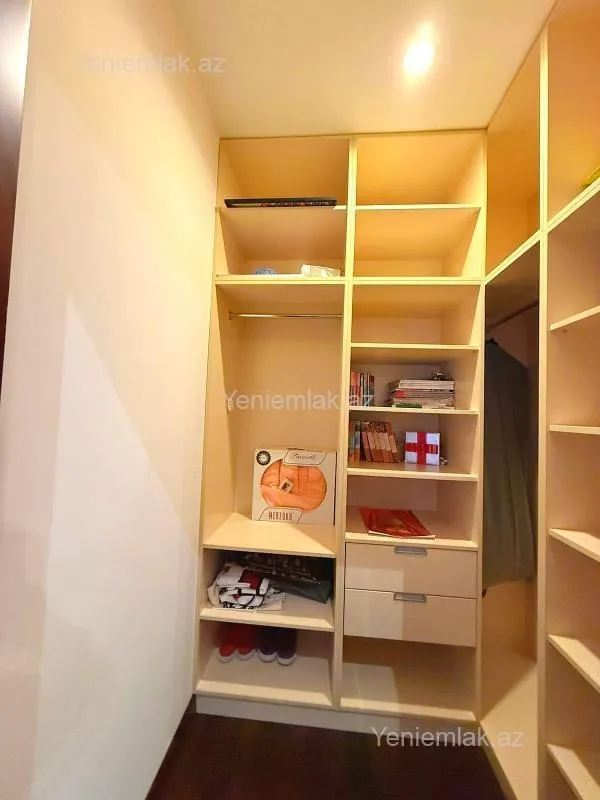 Satılır 4 otaqlı yeni tikili 220.5 m²