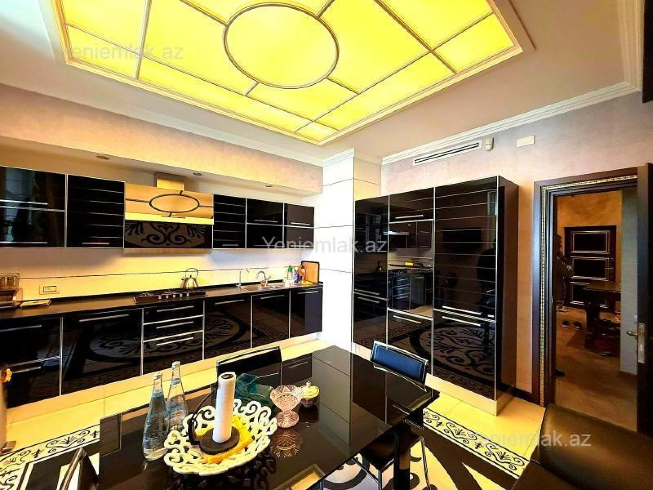 Satılır 4 otaqlı yeni tikili 220.5 m²