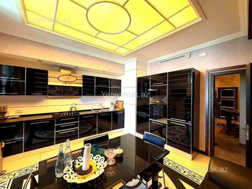 Satılır 4 otaqlı yeni tikili 220.5 m²