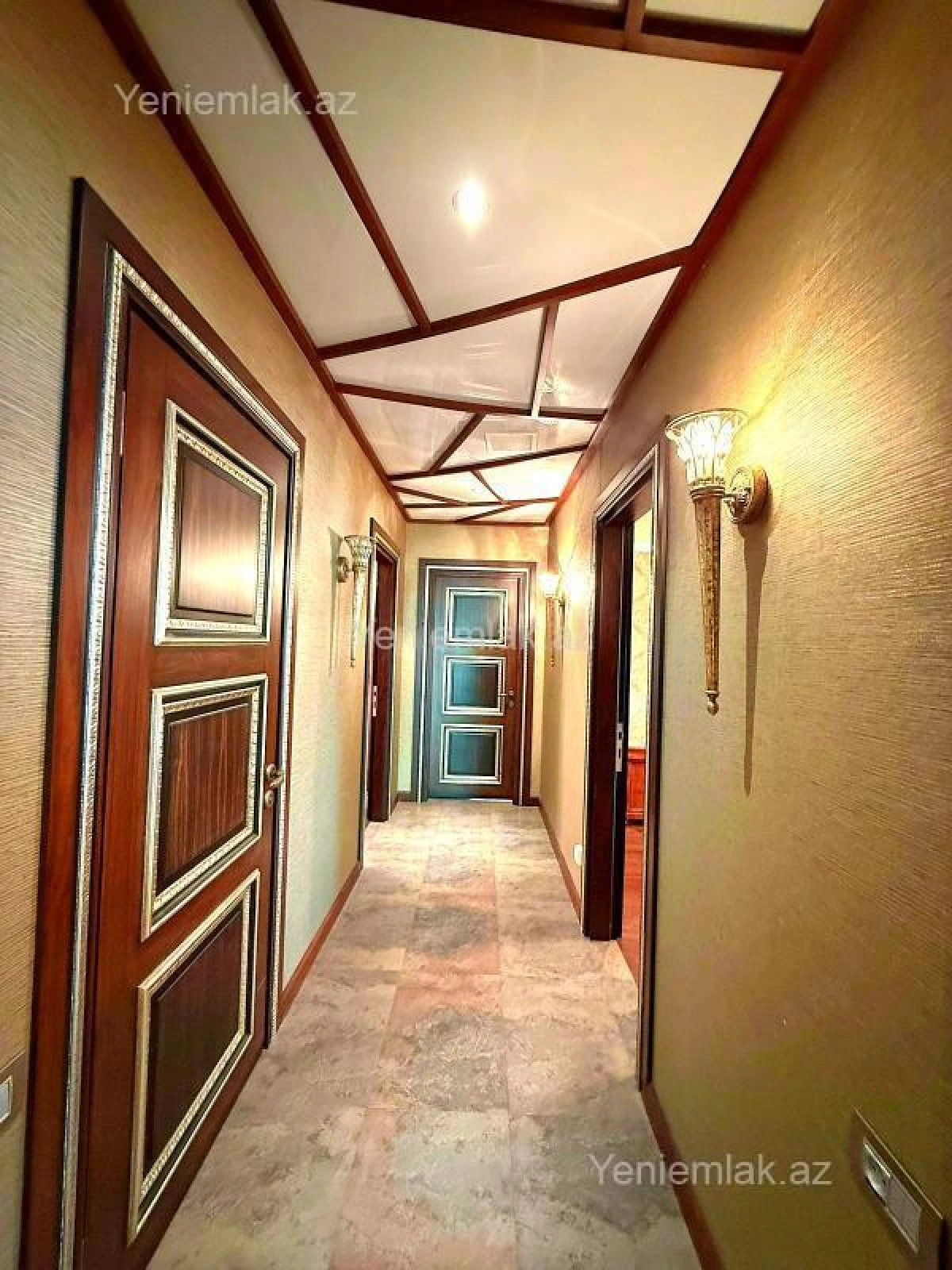 Satılır 4 otaqlı yeni tikili 220.5 m²