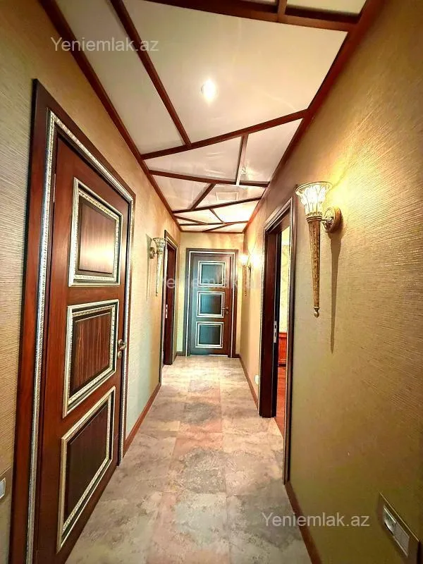 Satılır 4 otaqlı yeni tikili 220.5 m²