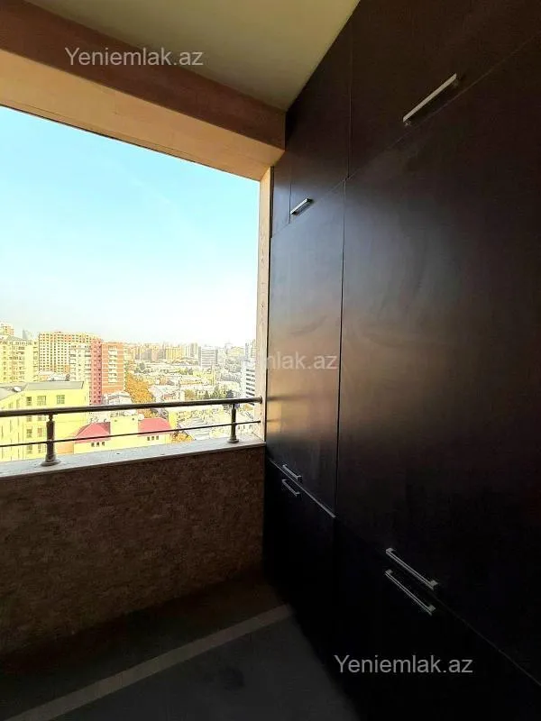 Satılır 4 otaqlı yeni tikili 220.5 m²