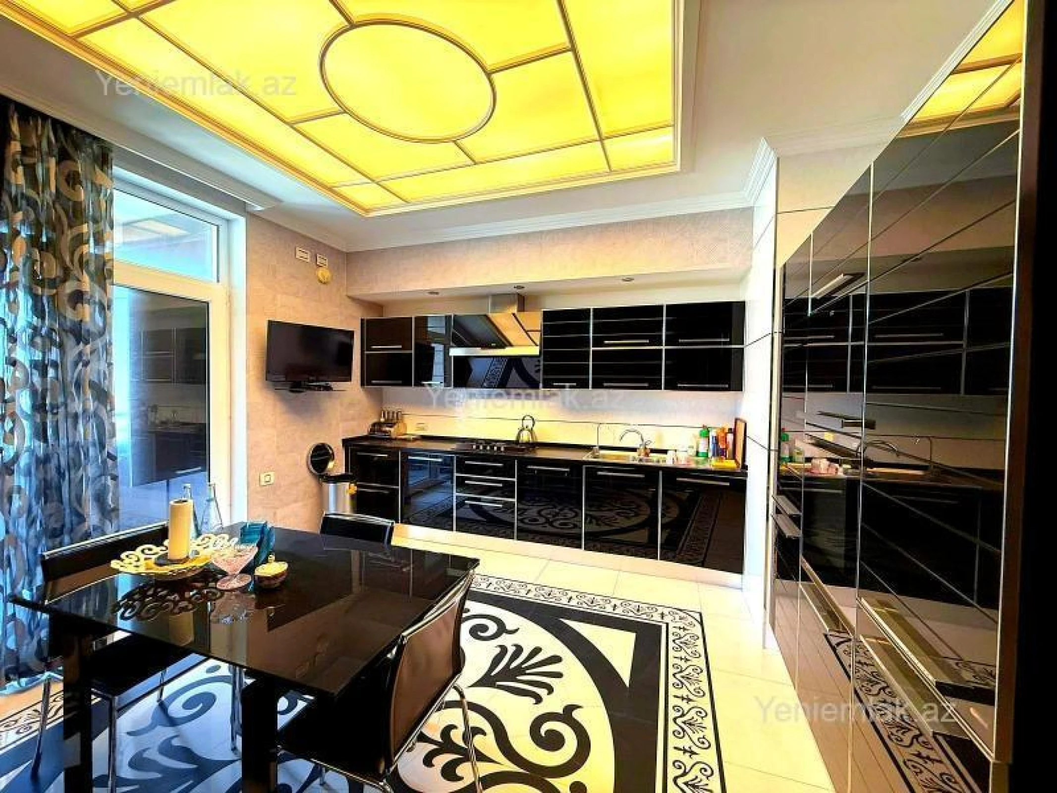 Satılır 4 otaqlı yeni tikili 220.5 m²