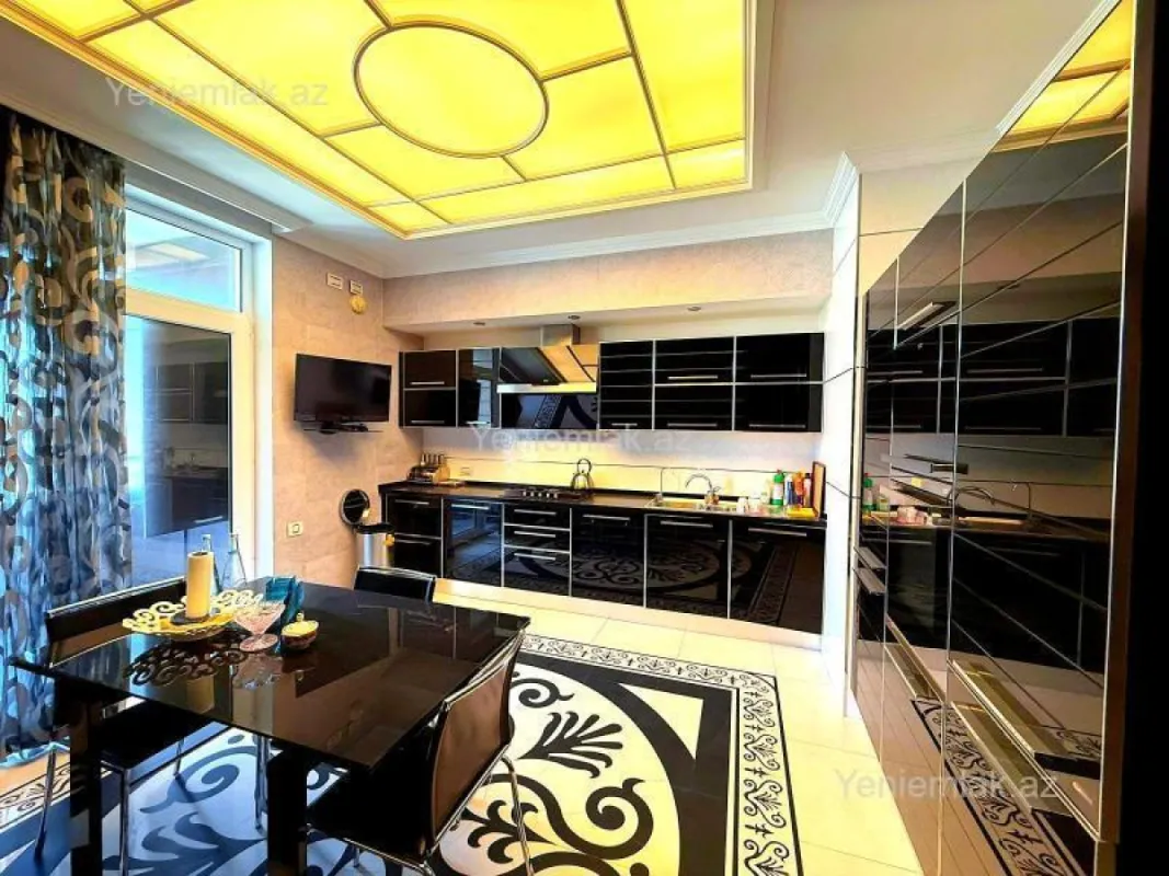 Satılır 4 otaqlı yeni tikili 220.5 m²