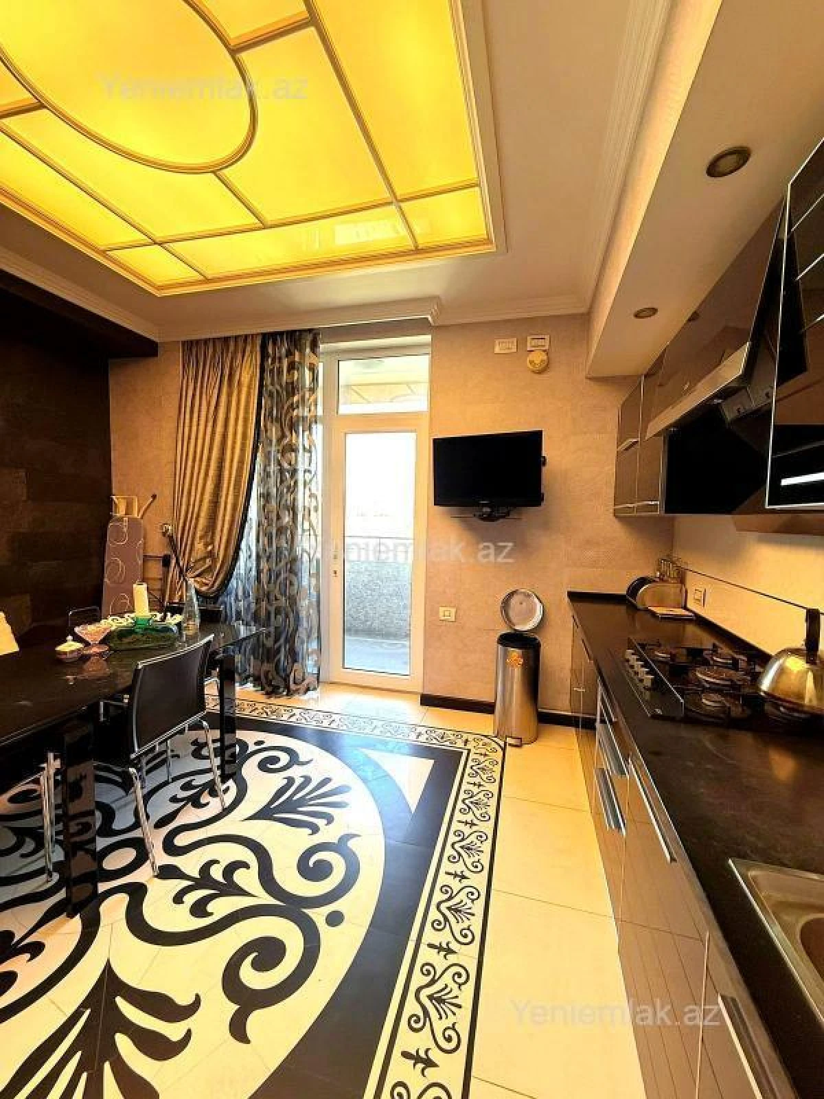 Satılır 4 otaqlı yeni tikili 220.5 m²