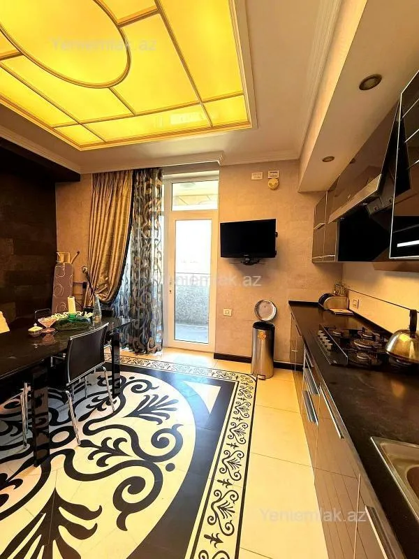 Satılır 4 otaqlı yeni tikili 220.5 m²