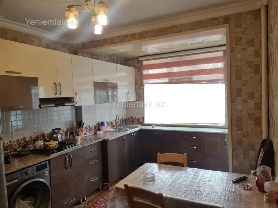 Satılır 4 otaqlı köhnə tikili 110 m²