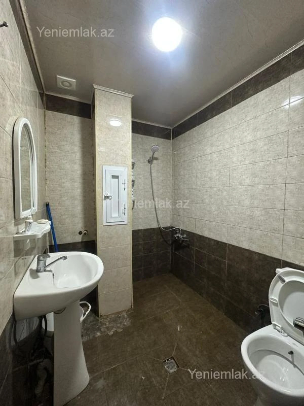 Satılır 2 otaqlı köhnə tikili 60 m²