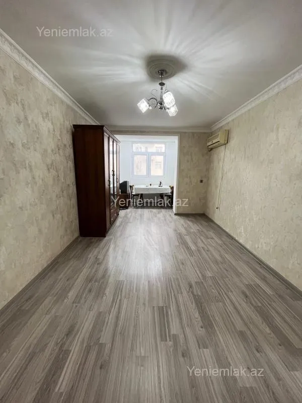 Satılır 1 otaqlı köhnə tikili 37 m²
