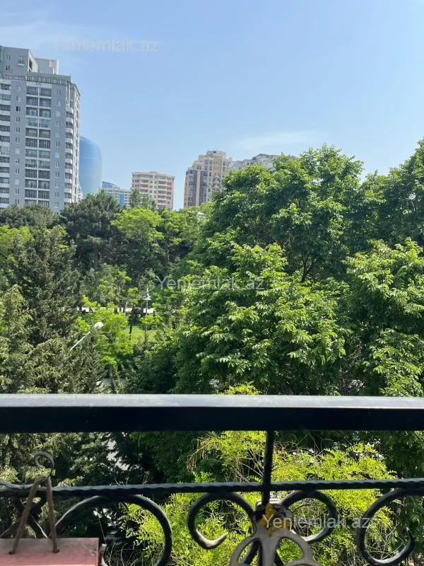 Satılır 3 otaqlı köhnə tikili 99 m²