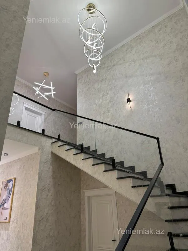 Satılır 6 otaqlı həyət evi 280 m²