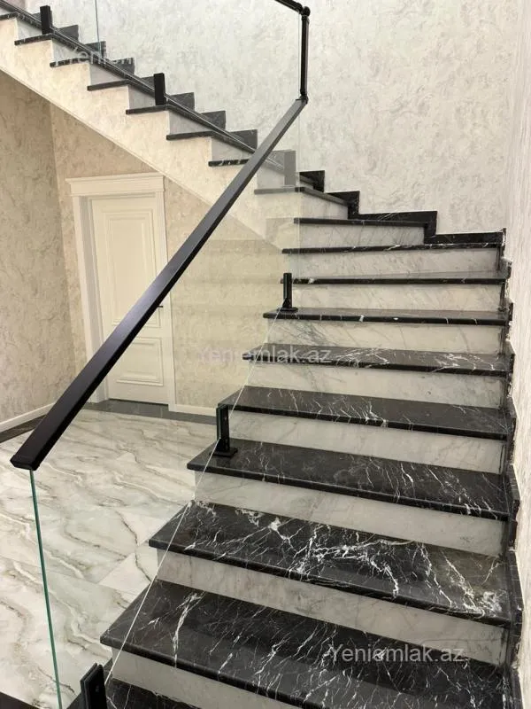 Satılır 6 otaqlı həyət evi 280 m²