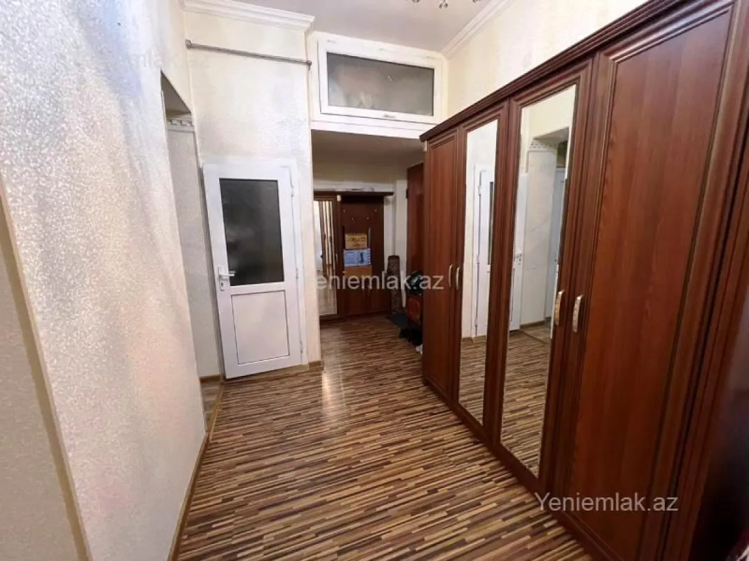 Satılır 3 otaqlı köhnə tikili 90 m²