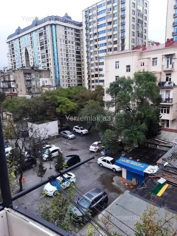 Satılır 3 otaqlı köhnə tikili 90 m²