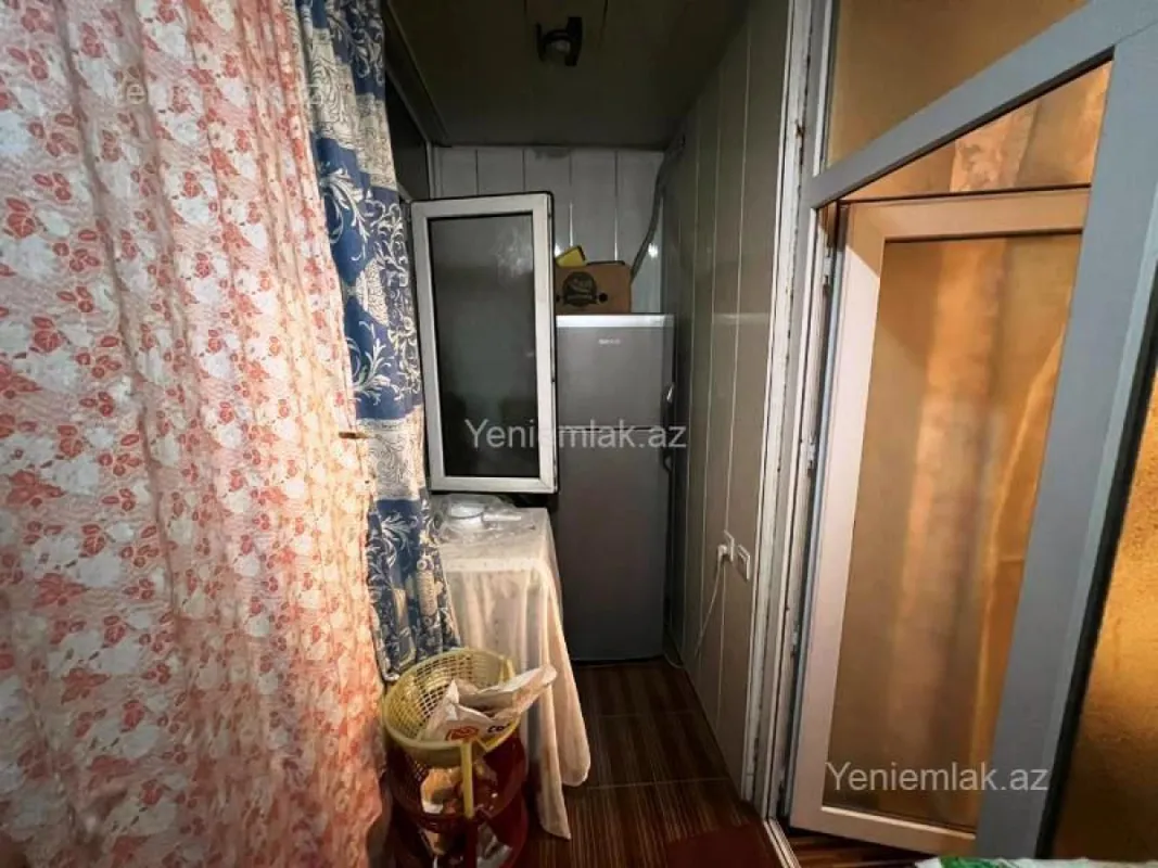 Satılır 3 otaqlı köhnə tikili 90 m²