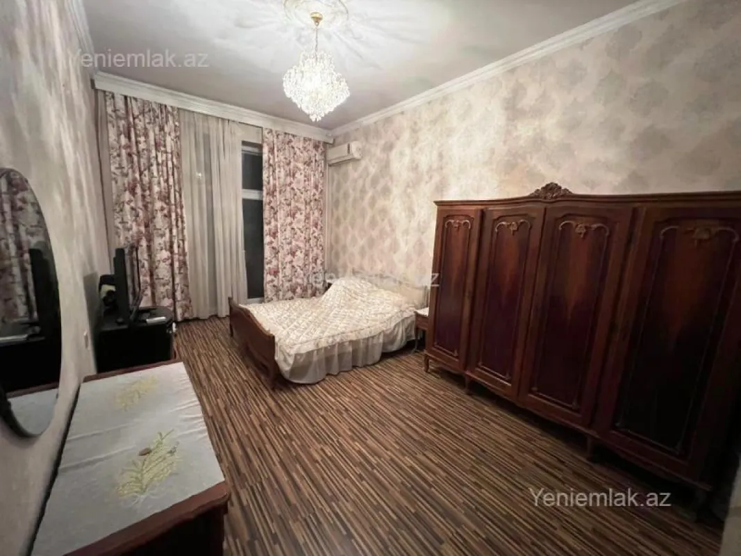 Satılır 3 otaqlı köhnə tikili 90 m²