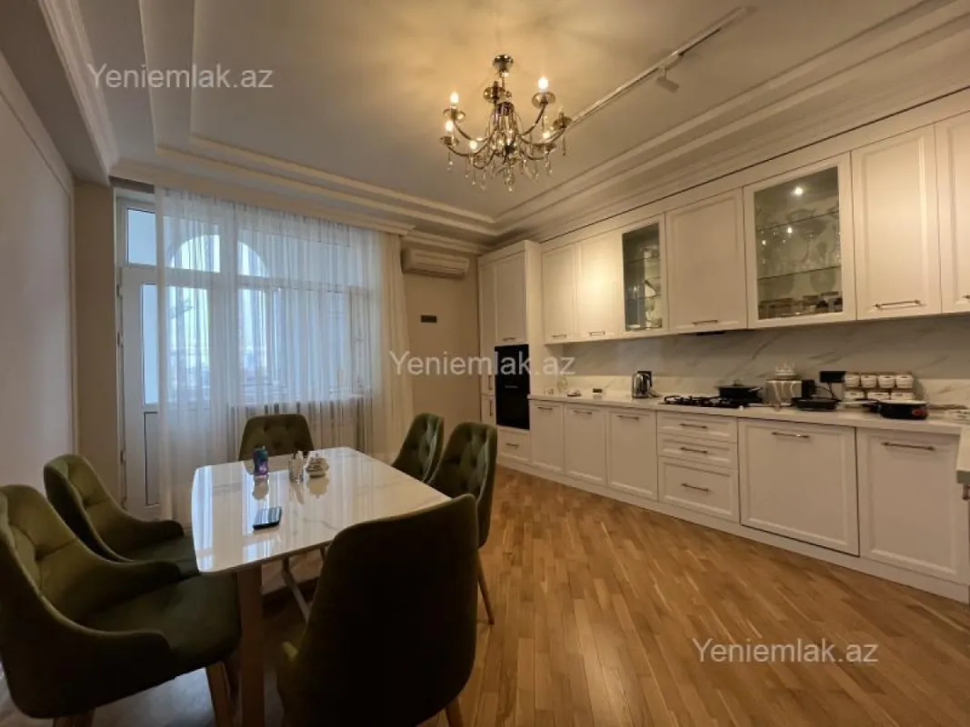 Satılır 3 otaqlı yeni tikili 140 m²