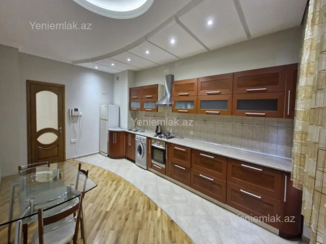 Satılır 3 otaqlı yeni tikili 132 m²