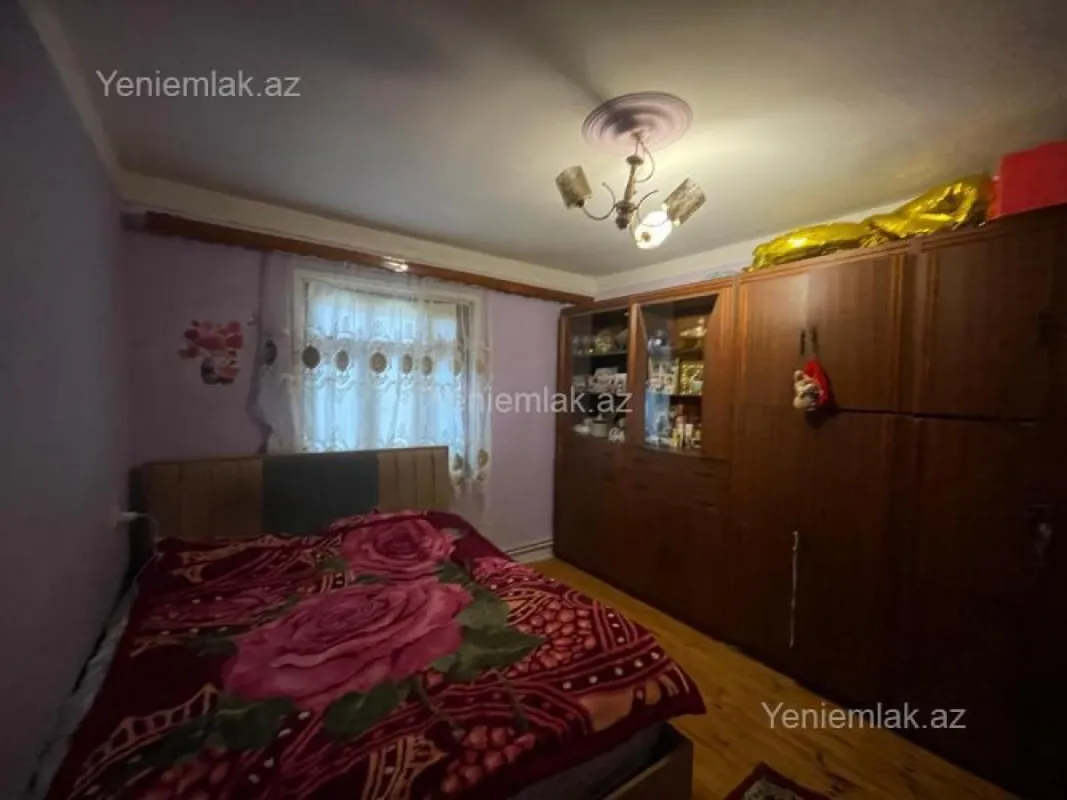 Satılır 4 otaqlı həyət evi 100 m²