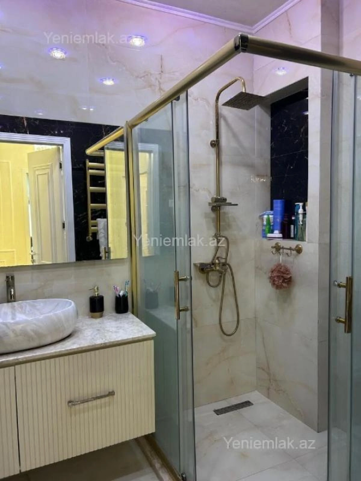 Satılır 3 otaqlı yeni tikili 150 m²