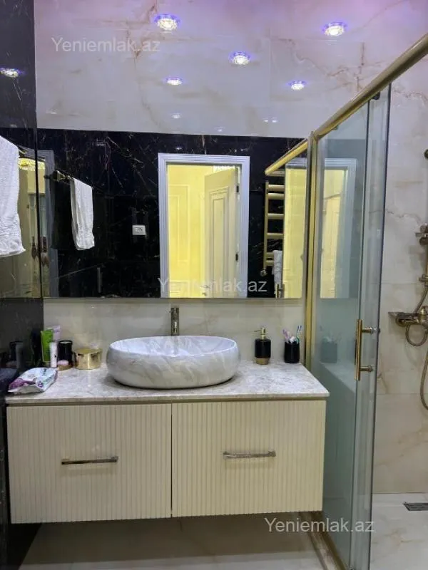 Satılır 3 otaqlı yeni tikili 150 m²