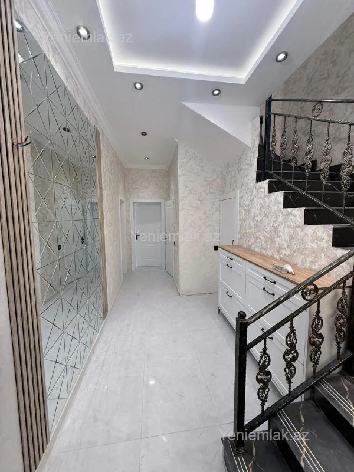 Satılır 4 otaqlı həyət evi 180 m²