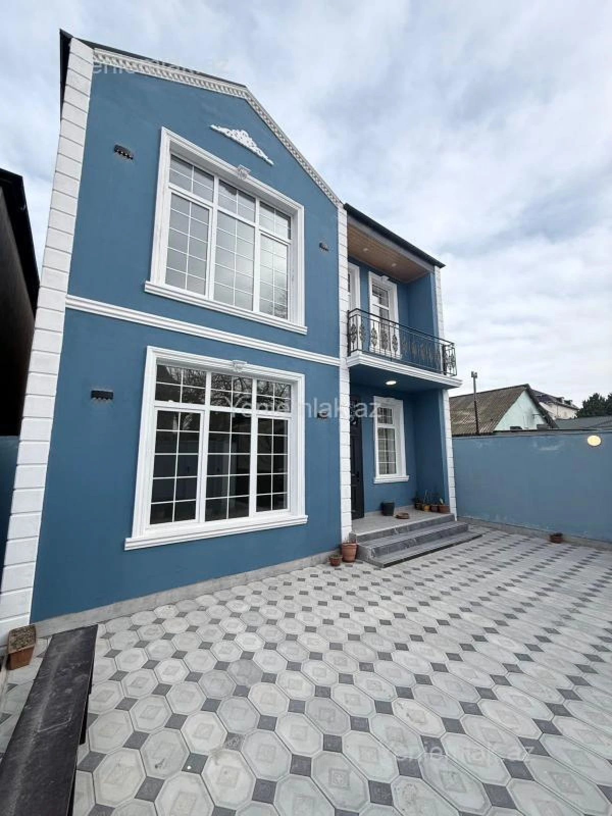 Satılır 4 otaqlı həyət evi 180 m²