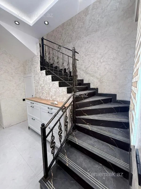 Satılır 4 otaqlı həyət evi 180 m²